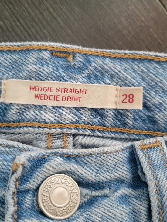LEVI'S Wedgie Straight Leg Light Blue Jeans with Frayed Hem - Size  W28 L26 - Picture 3 of 10
